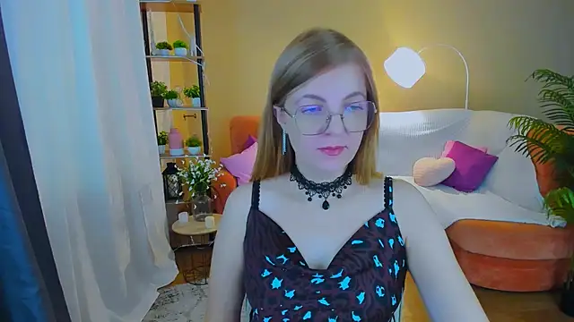 Snapshot of YourUniverser chatting on November 6, 2025, 9:46 am YourUniverser online show from November 6, 2025, 9:46 am