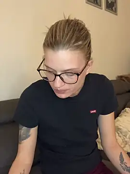 Lesamantssexy online show from April 8, 2026, 7:48 pm