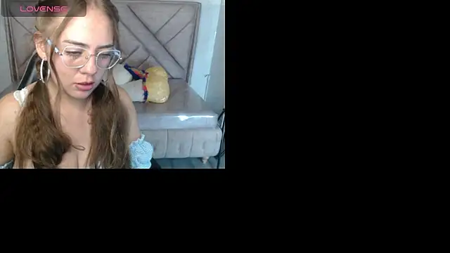 Luna Star v online show from November 12, 2025, 3:10 am