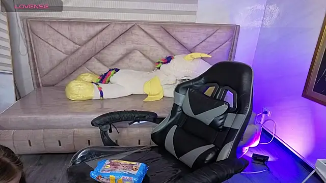 Luna Star v online show from November 6, 2025, 3:32 am