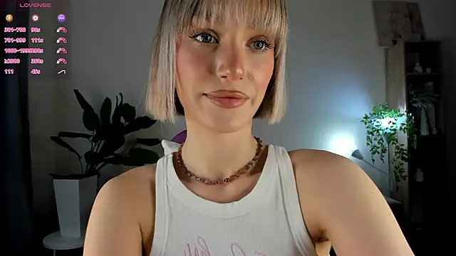 Ice Strawberry online show from January 8, 2026, 2:28 am