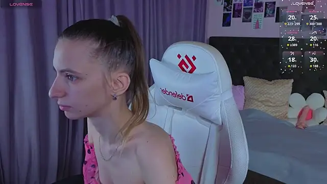 kaleriyaa  online show from April 21, 2026, 1:42 am