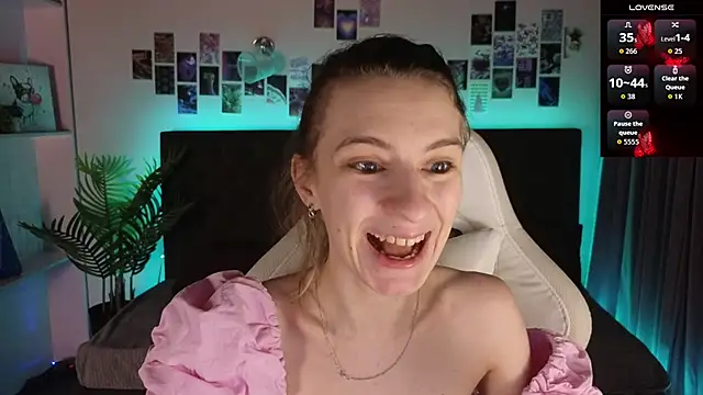 Snapshot of kaleriyaa_ chatting on February 18, 2026, 1:25 am kaleriyaa online show from February 18, 2026, 1:25 am