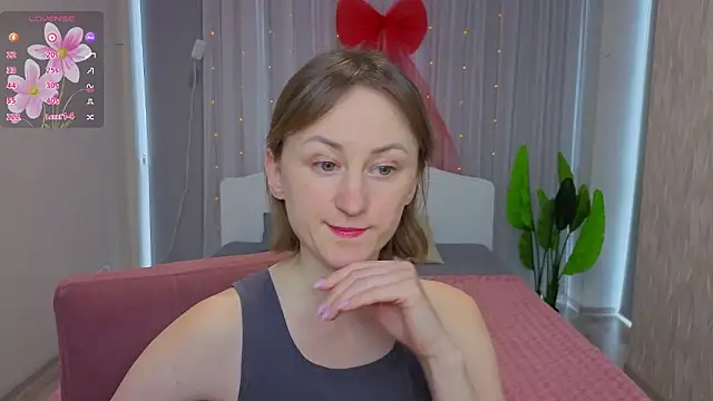 LuluChiiii online show from February 11, 2026, 9:53 am