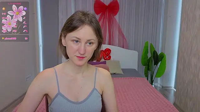 LuluChiiii online show from February 13, 2026, 9:09 am