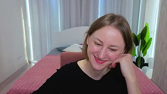 LuluChiiii online show from November 17, 2025, 10:52 am