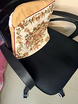 Snapshot of linishal chatting on October 13, 2025, 4:52 pm linishal online show from October 13, 2025, 4:52 pm