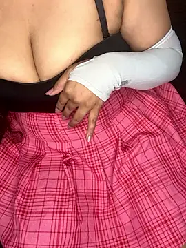 Snapshot of linishal chatting on November 8, 2025, 5:27 pm linishal online show from November 8, 2025, 5:27 pm