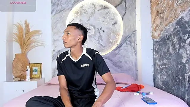 JulienSaint online show from April 11, 2026, 12:31 pm