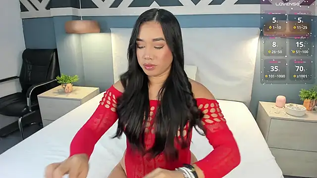 EmilyZahar online show from September 28, 2025, 2:13 pm