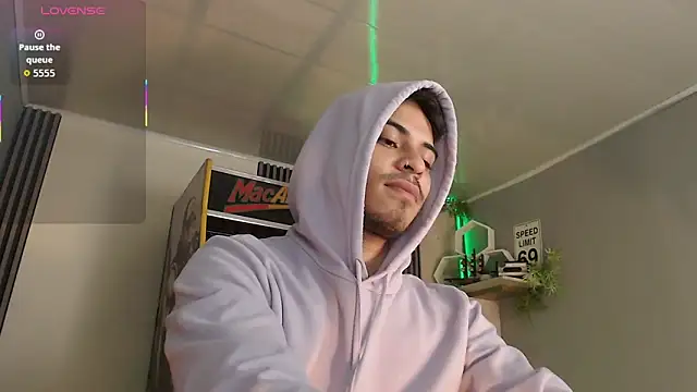 Bastian MCcormick online show from October 13, 2025, 12:51 pm