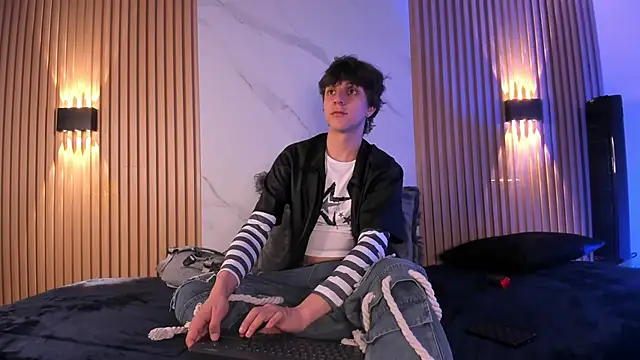 IM DAREN online show from December 16, 2025, 1:43 am