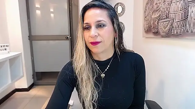 Snapshot of DianaPearls chatting on February 12, 2026, 10:37 am DianaPearls online show from February 12, 2026, 10:37 am