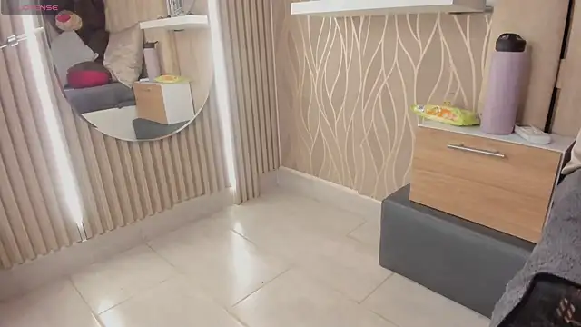 Melani Rosse online show from October 26, 2025, 5:08 am