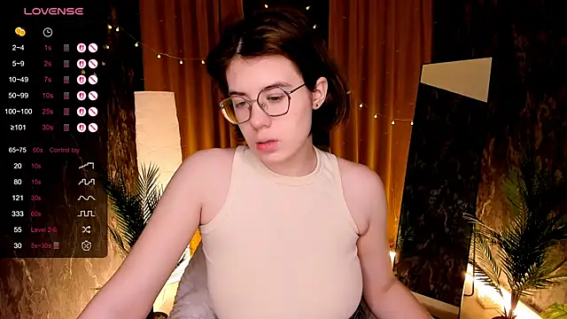 BellaCaress online show from December 14, 2025, 2:18 am