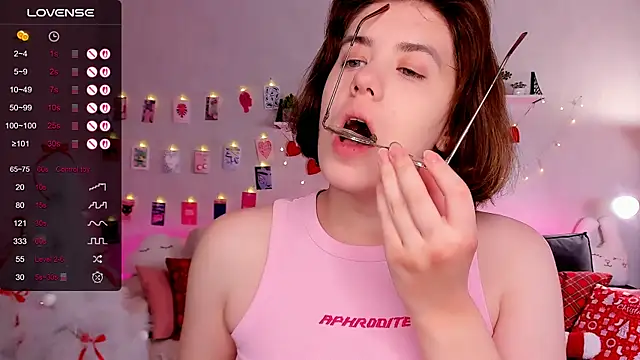 BellaCaress online show from December 15, 2025, 2:28 am