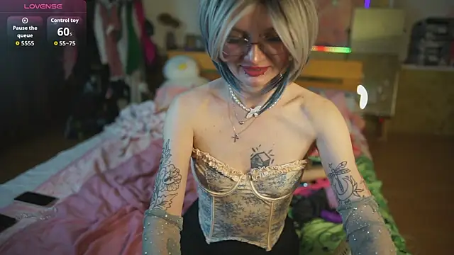 Dia Angel online show from April 13, 2026, 8:13 pm