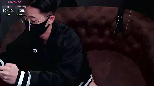 Snapshot of asiantwinkz chatting on November 22, 2025, 11:42 am asiantwinkz online show from November 22, 2025, 11:42 am