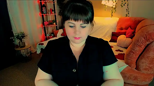 CrystaalStaar online show from June 6, 2026, 10:04 pm