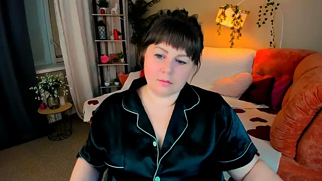 CrystaalStaar online show from June 5, 2026, 7:41 pm