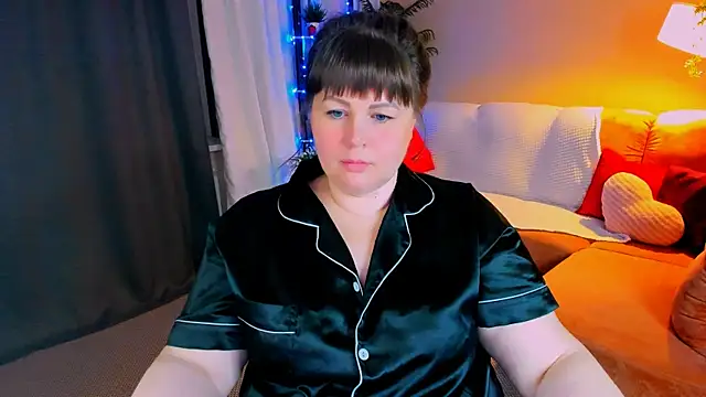 CrystaalStaar online show from May 10, 2026, 6:21 pm