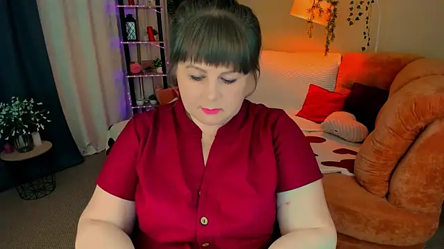 CrystaalStaar online show from June 24, 2026, 8:50 pm