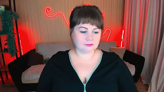 CrystaalStaar online show from October 21, 2025, 8:30 pm