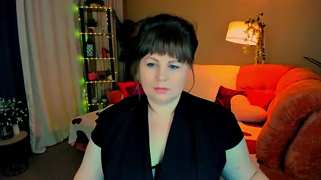 CrystaalStaar online show from June 11, 2026, 8:39 pm