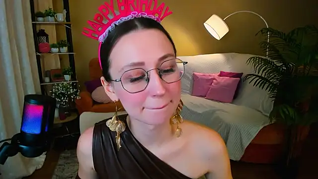 YourLovellyStory online show from January 18, 2026, 4:54 pm