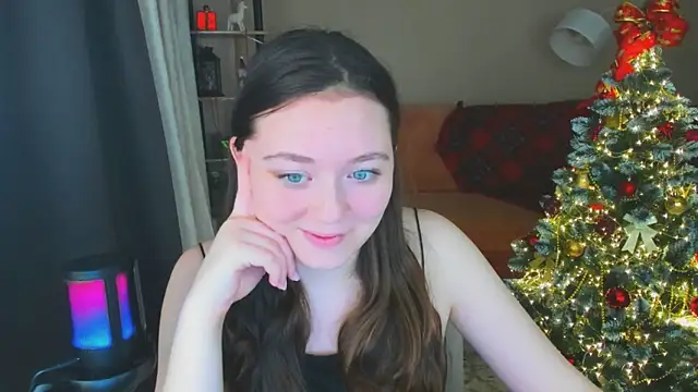 AlluringLookk online show from December 20, 2025, 5:27 pm