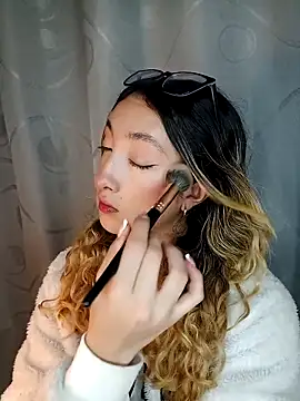 LauMiller online show from November 21, 2025, 12:31 am