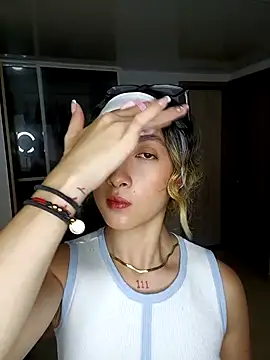 LauMiller online show from November 24, 2025, 7:36 pm