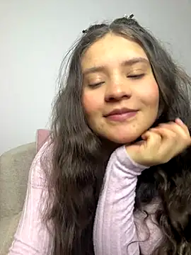 Emilyybennet  online show from October 18, 2025, 11:51 pm