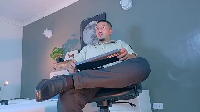 MrFox   online show from November 21, 2025, 7:57 pm