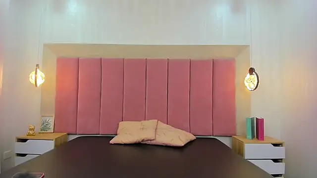 Emilia Bons online show from October 8, 2025, 1:56 pm