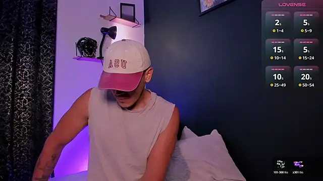 MarkSantozz online show from April 15, 2026, 7:29 pm