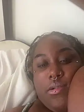 Snapshot of Cocomamii1 chatting on February 13, 2026, 9:48 pm Cocomamii1 online show from February 13, 2026, 9:48 pm