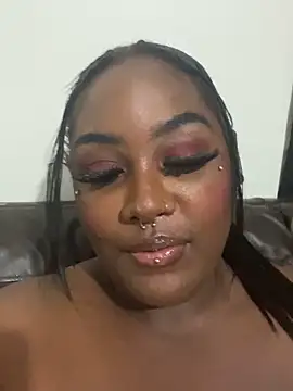 Cocomamii1 online show from November 14, 2025, 6:39 am