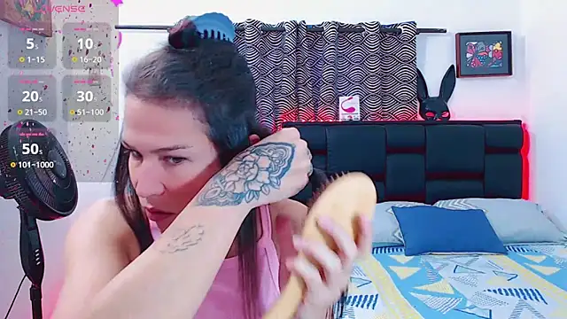 Snapshot of Azley_sweet chatting on April 29, 2026, 12:42 pm Azley sweet online show from April 29, 2026, 12:42 pm