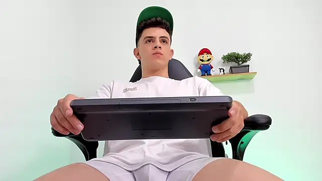 Mikecooper online show from November 5, 2025, 3:09 am