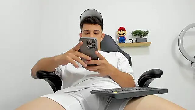 Mikecooper online show from October 9, 2025, 5:08 am