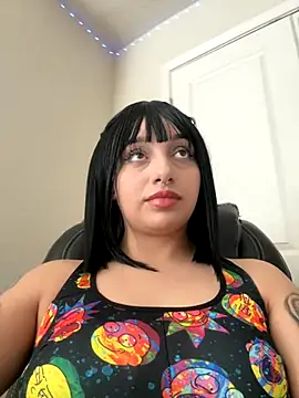 CharmingMaddie online show from November 14, 2025, 5:49 pm