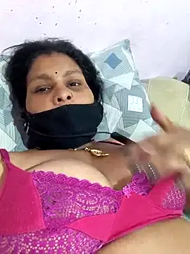 Love-pari077 online show from April 14, 2026, 3:28 pm