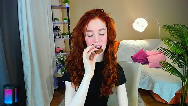 ChristinaConteeree online show from November 25, 2025, 1:22 pm