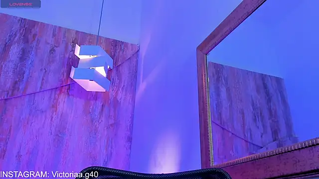 victoria giraldo online show from September 30, 2025, 4:13 pm