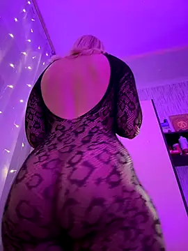 Snapshot of miss_veroNika chatting on November 21, 2025, 10:47 am miss veroNika online show from November 21, 2025, 10:47 am