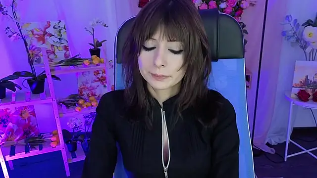 Snapshot of CrystallBloom chatting on January 19, 2026, 4:11 pm CrystallBloom online show from January 19, 2026, 4:11 pm