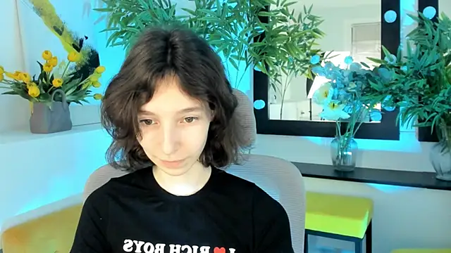 EmmanuellBrown online show from November 12, 2025, 10:19 am