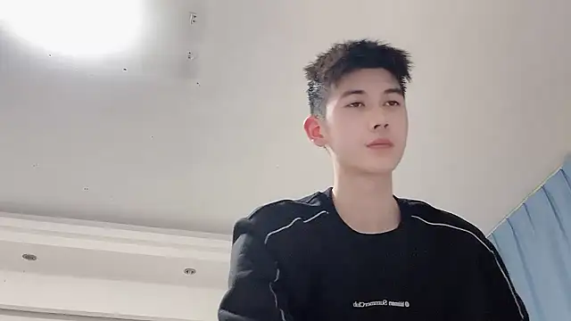 xiaojie2563 online show from January 18, 2026, 12:19 pm