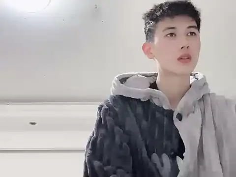 xiaojie2563 online show from December 2, 2025, 10:28 am